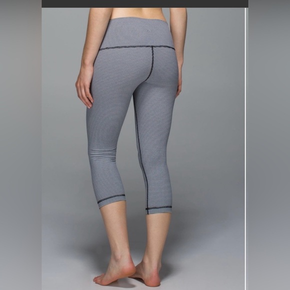 Lululemon Wunder Under Crop II (Roll Down)
Gingham Luon White Black Size 4. - Picture 3 of 7